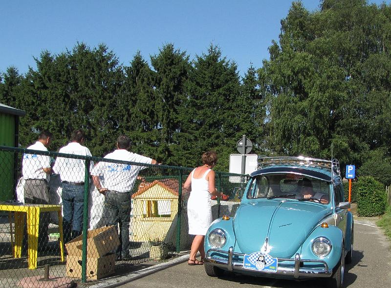 Prijsuitreiking voor de mooiste, oudste, speciaalste en de auto die van het verst kwam,  verschillende leden van MG Club Limburg vielen in de prijzen, kijk maar (28).JPG